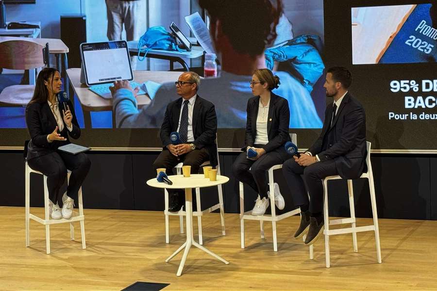 Luis Campos, Sabrina Delannoy et Yohan Cabaye lors des 50 ans du Centre de formation du PSG.