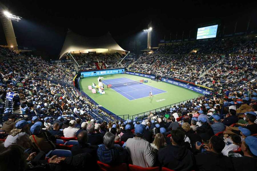 Gespielt wird im Dubai Duty Free Tennis Stadium