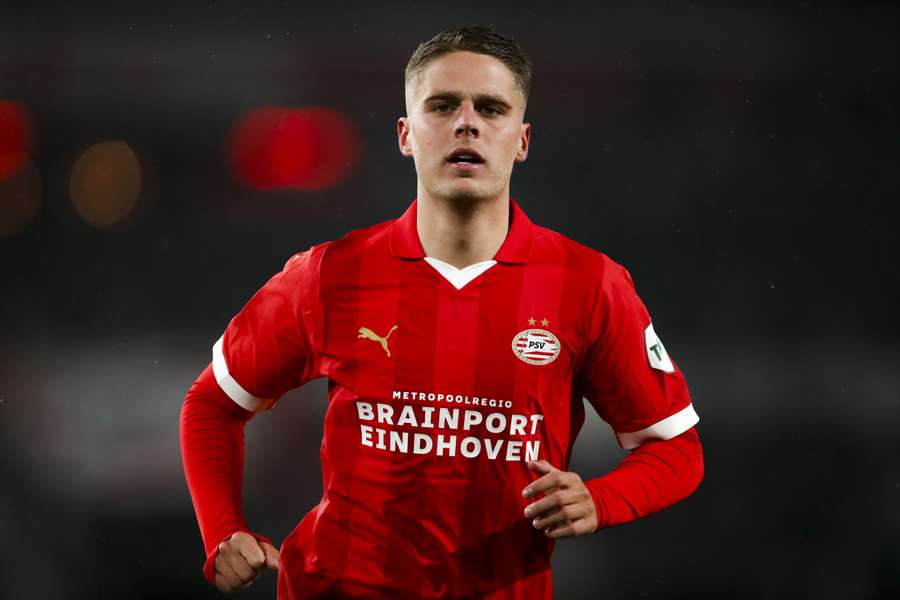 Joey Veerman ontbreekt zondag in de wedstrijdselectie van PSV Joey Veerman ontbreekt zondag in de wedstrijdselectie van PSV