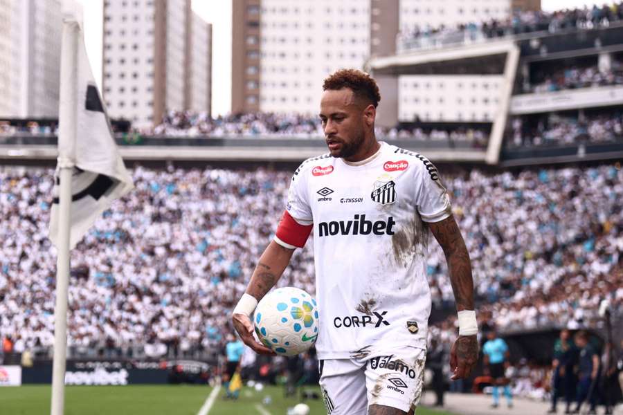 Santos' Neymar before he takes a corner kick 