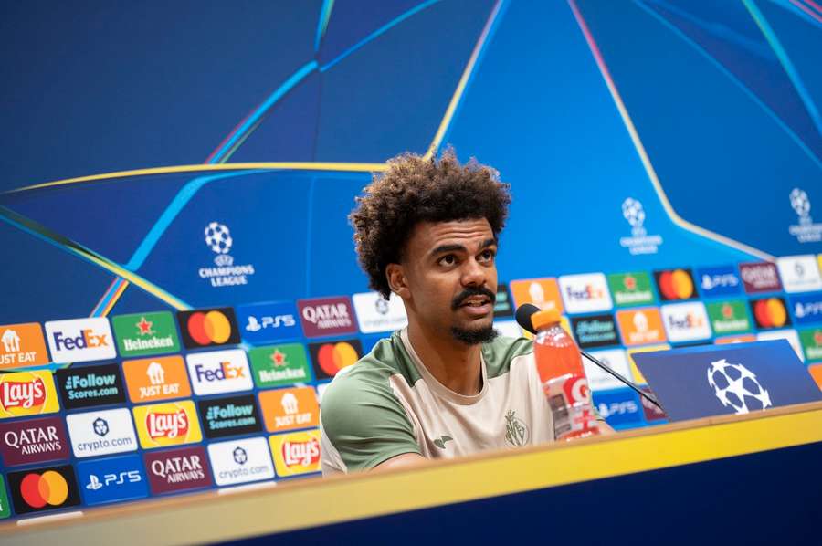 Renato Veiga atiende a la prensa