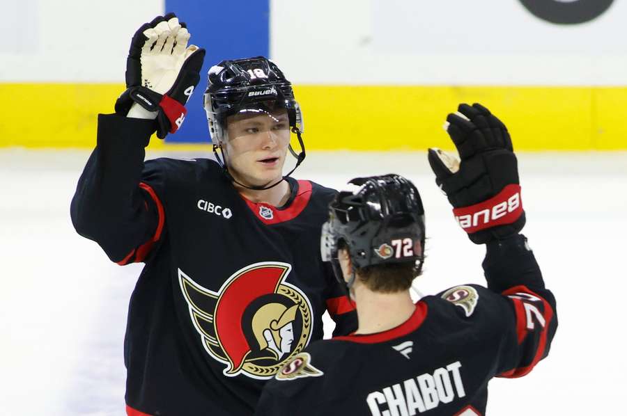 Stützle (l.) hat seine starke Form gegen Colorado bestätigt