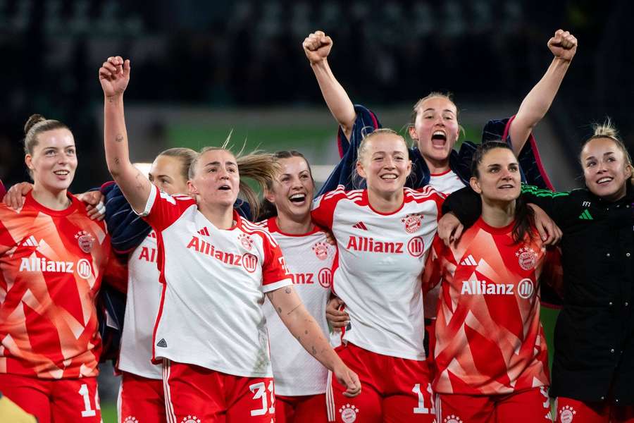 Nach dem Sieg konnten die Frauen des FC Bayern ausgiebig feiern.