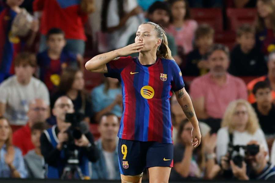 Avec un quadruplé de Claudia Pina, le Barça écrase le Real Madrid au Camp Nou Avec un quadruplé de Claudia Pina, le Barça écrase le Real Madrid au Camp Nou