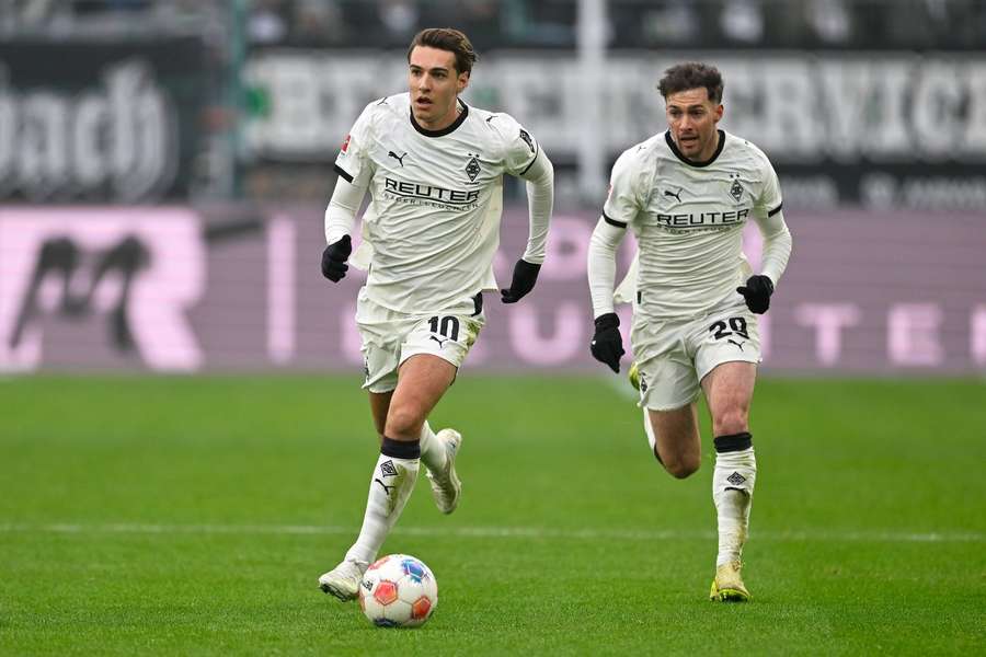 Florian Neuhaus (M.) und Joe Scally (r.) haben wohl keine Zukunft bei der Borussia Florian Neuhaus (M.) und Joe Scally (r.) haben wohl keine Zukunft bei der Borussia