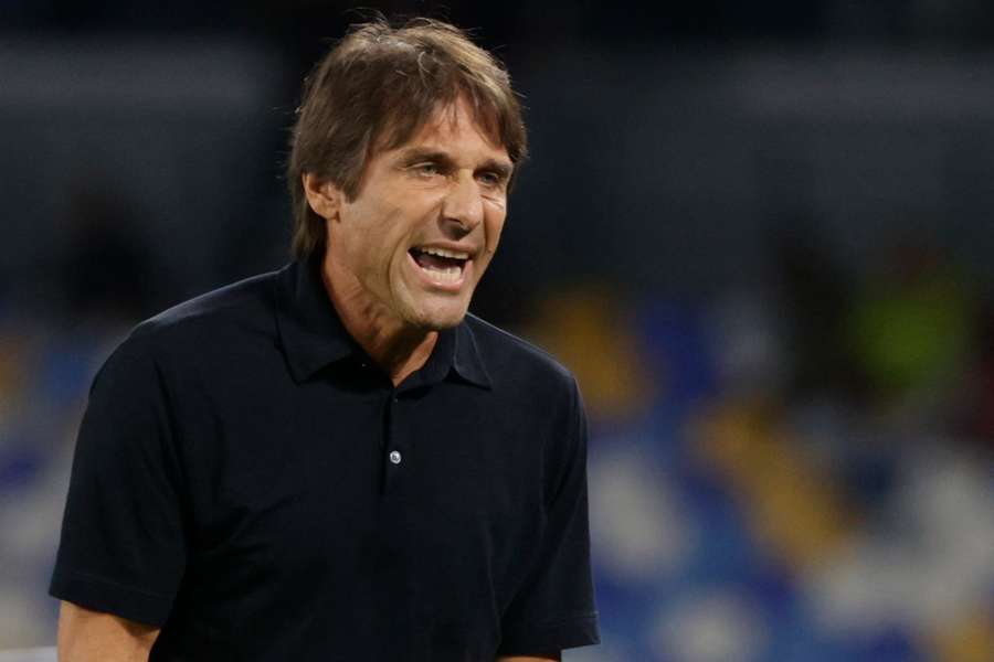 Antonio Conte é o treinador do Nápoles