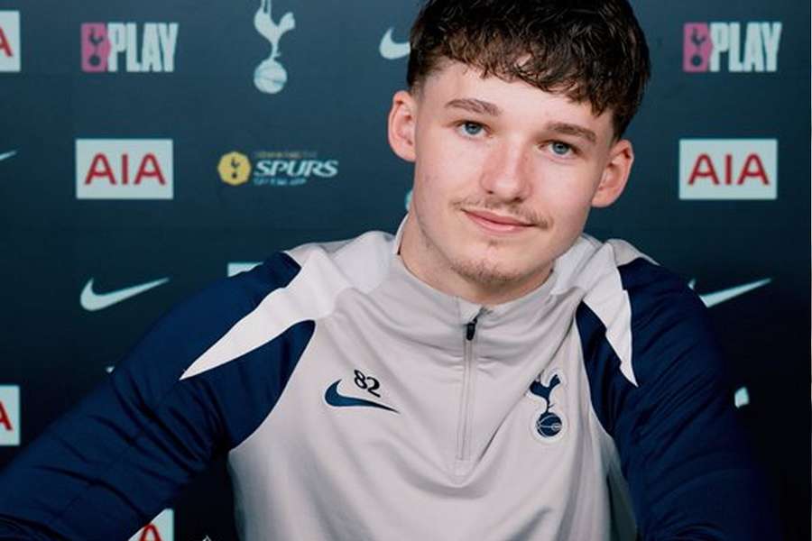 Byrne signs new Spurs deal
