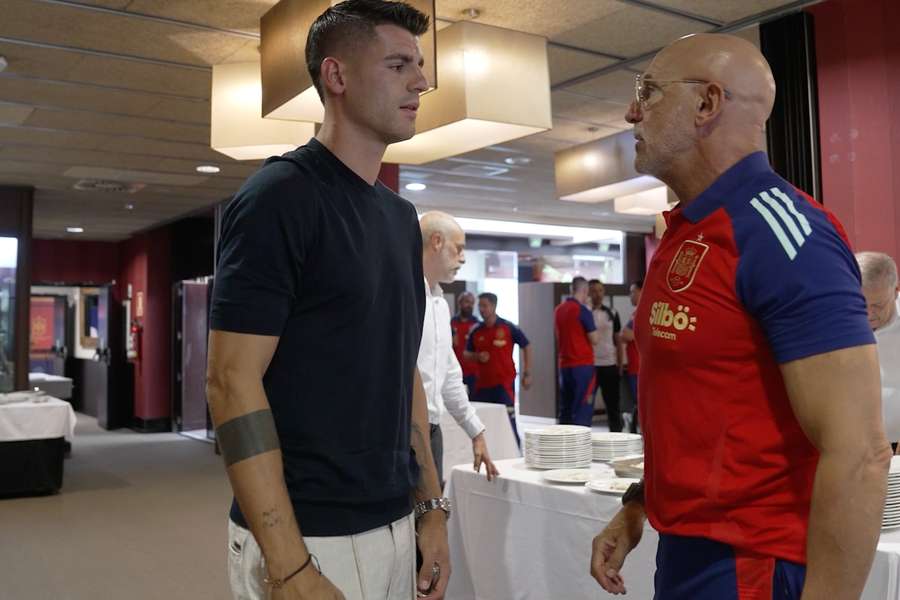 Morata, conversando con De la Fuente