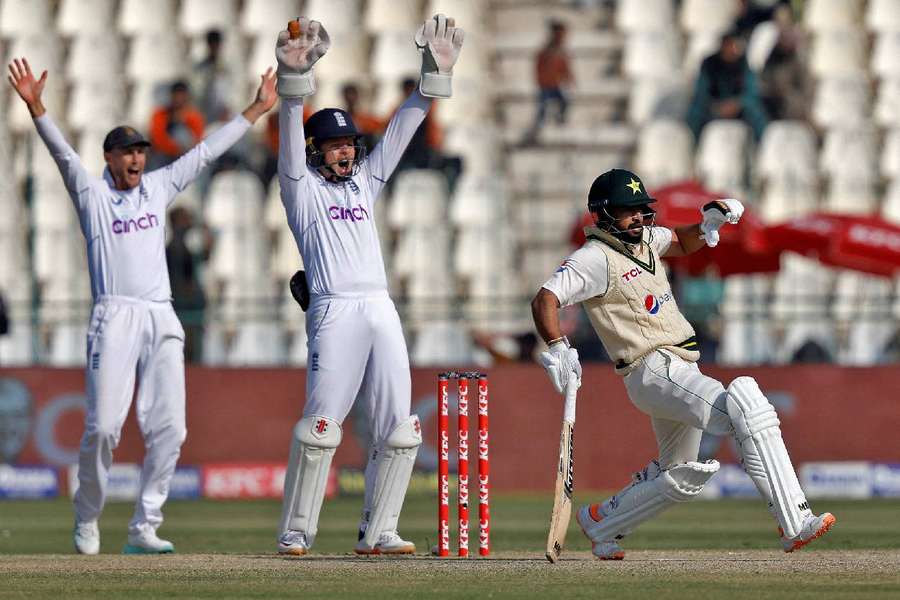 England beat Pakistan by 26 runs in Multan thriller to clinch series