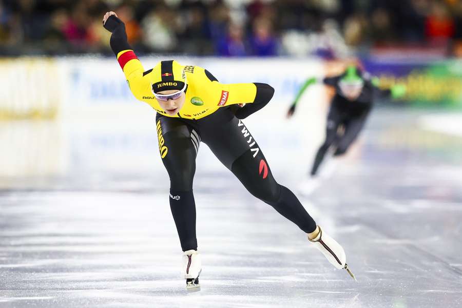 Minder gestreste Jutta Leerdam schaatst in Thialf sneller dan ooit tevoren