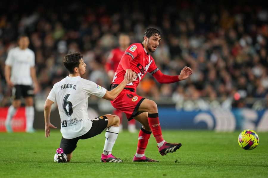 Valencia remizovala v dohrávce 27. kola La Ligy s Vallecanem 1:1.