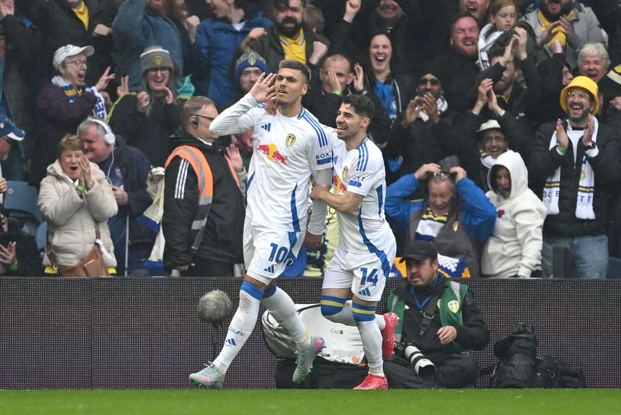 Joel Piroe, do Leeds United, fez um póquer