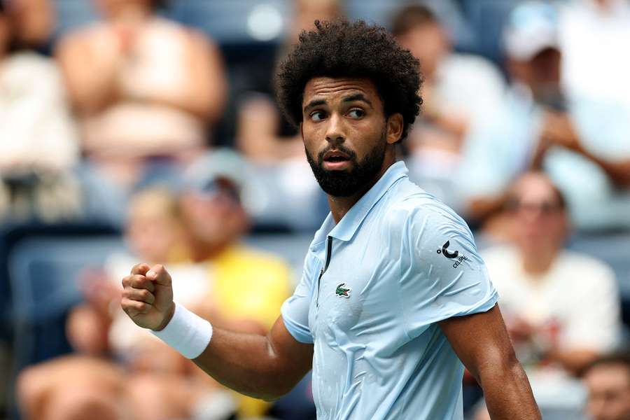 Fils, considerat unul dintre favoriții la câștigarea US Open după triumful de la Cincinnati, a fost eliminat de Tsitsipas în primul tur Fils, considerat unul dintre favoriții la câștigarea US Open după triumful de la Cincinnati, a fost eliminat de Tsitsipas în primul tur