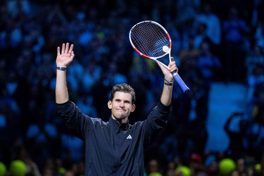 Dominic Thiem despede-se dos fãs.