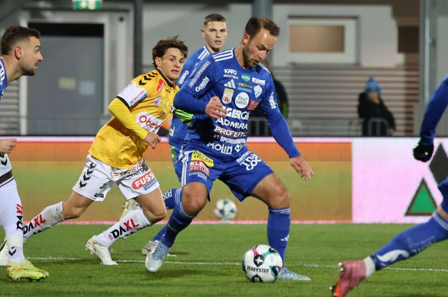 Hartberg gewinnt Fünf-Tore-Spektakel gegen Ried Hartberg gewinnt Fünf-Tore-Spektakel gegen Ried