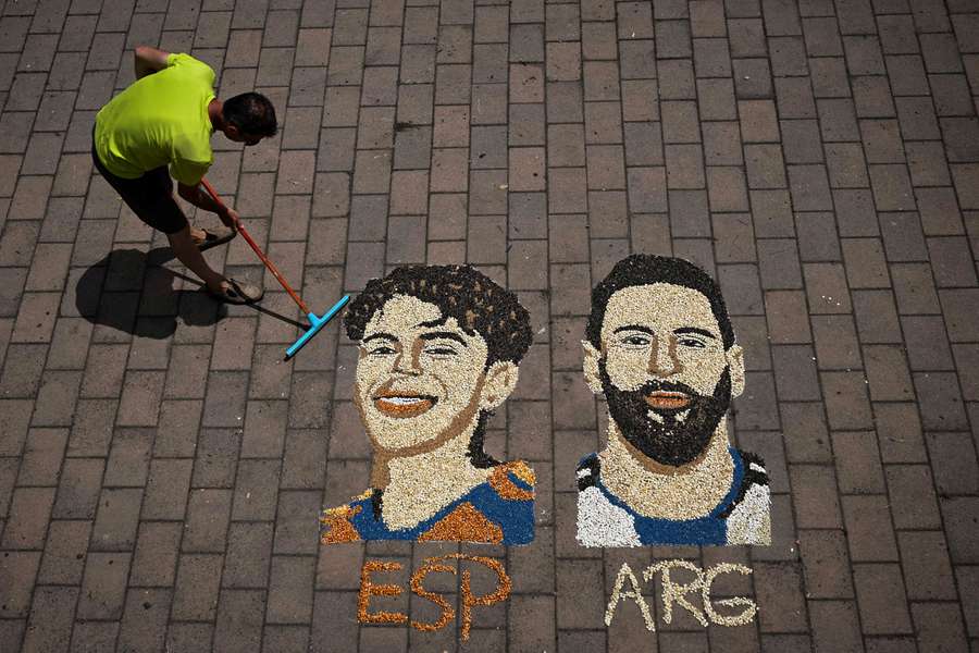 An artist puts the finishing touches on a mosaic of the two stars An artist puts the finishing touches on a mosaic of the two stars