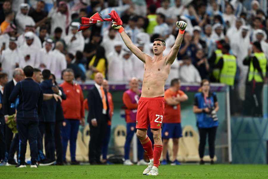 Emiliano Martínez defendeu dois penáltis