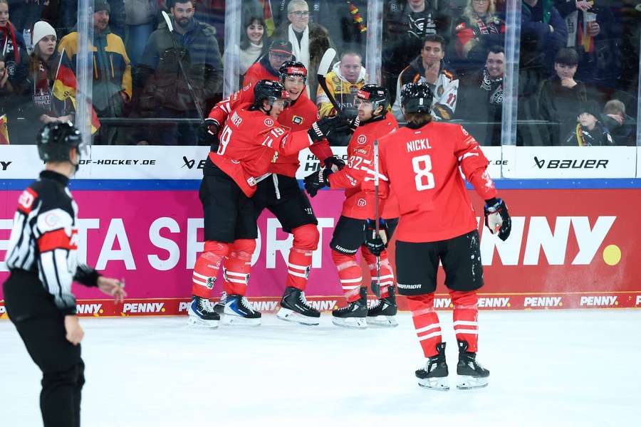 ÖEHV-Teamchef Roger Bader: "Deutschland zu schlagen, fühlt sich gut an" ÖEHV-Teamchef Roger Bader: "Deutschland zu schlagen, fühlt sich gut an"