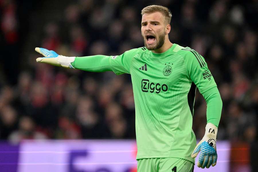 Vítězslav Jaroš se vrátil do základní sestavy Ajaxu, který doma prohrál 0:2 s Benfikou. Vítězslav Jaroš se vrátil do základní sestavy Ajaxu, který doma prohrál 0:2 s Benfikou.