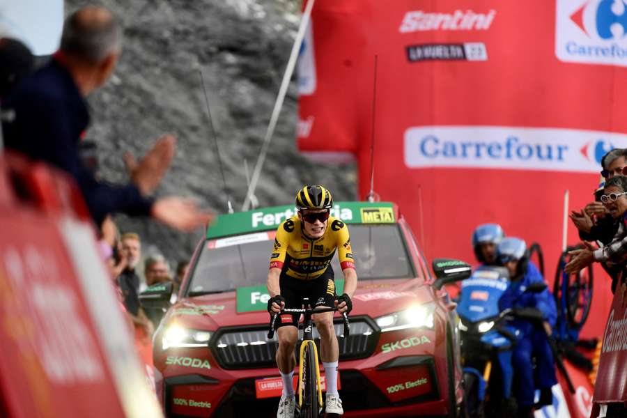 Vingegaard komt als eerste boven op de Col du Tourmalet