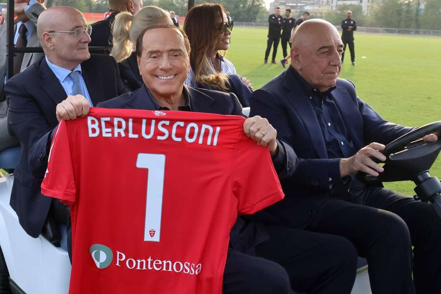 L'AC Milan et Monza ont réagi à la disparition de Berlusconi. 