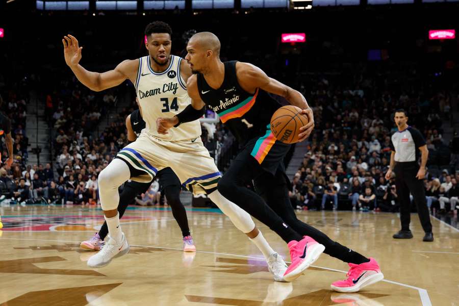 Wembanyama a duello contro Antetokounmpo