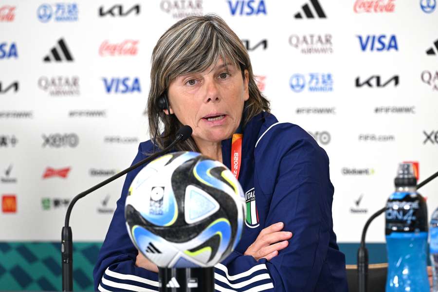 Milena Bertolini na conferência de imprensa de antevisão