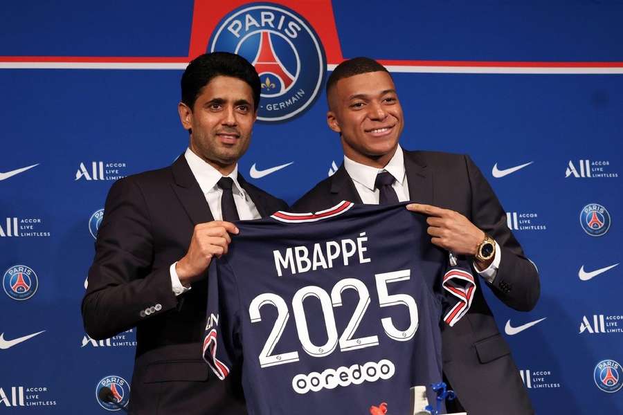Nasser al-Khelaifi și Kylian Mbappe