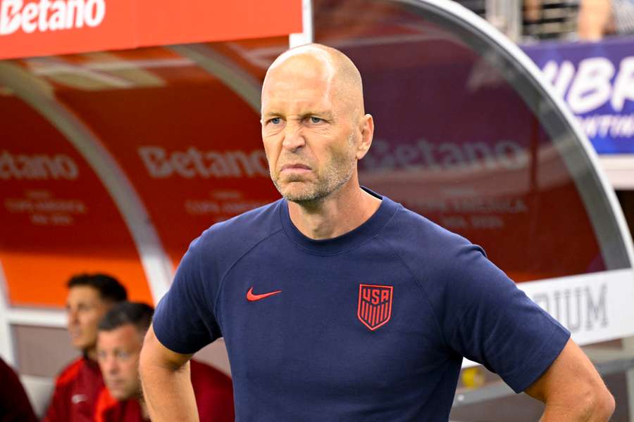 USA coach Gregg Berhalter kijkt niet blij tijdens de wedstrijd tegen Panama