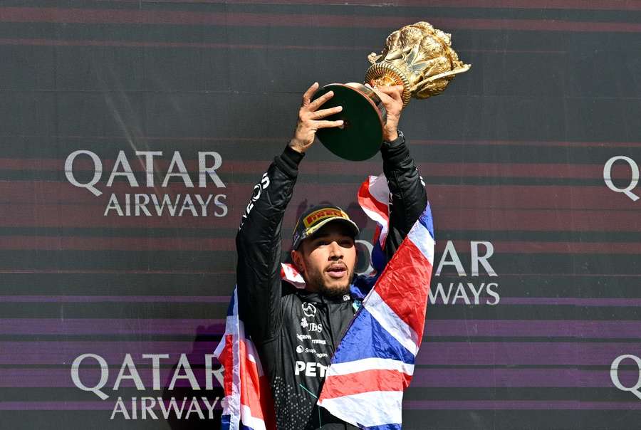 Lewis Hamilton fez história em Silverstone neste domingo (7)