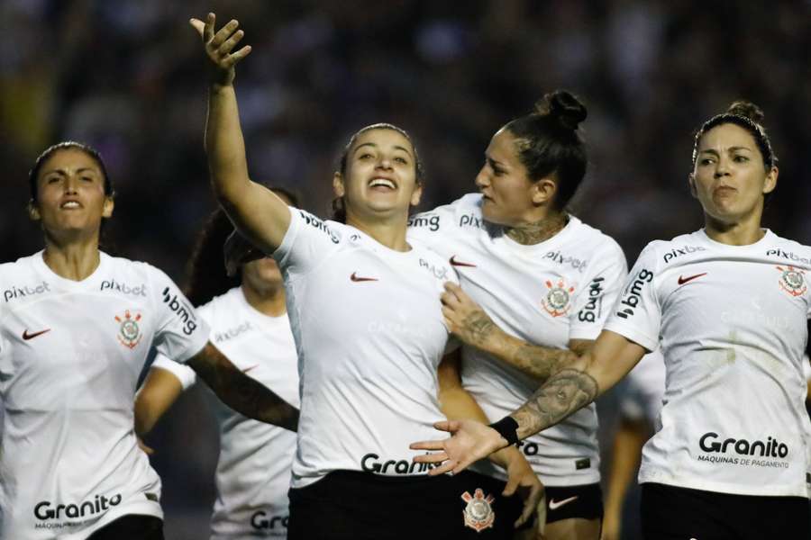 Duda Sampaio abriu o placar para o Corinthians contra o Santos