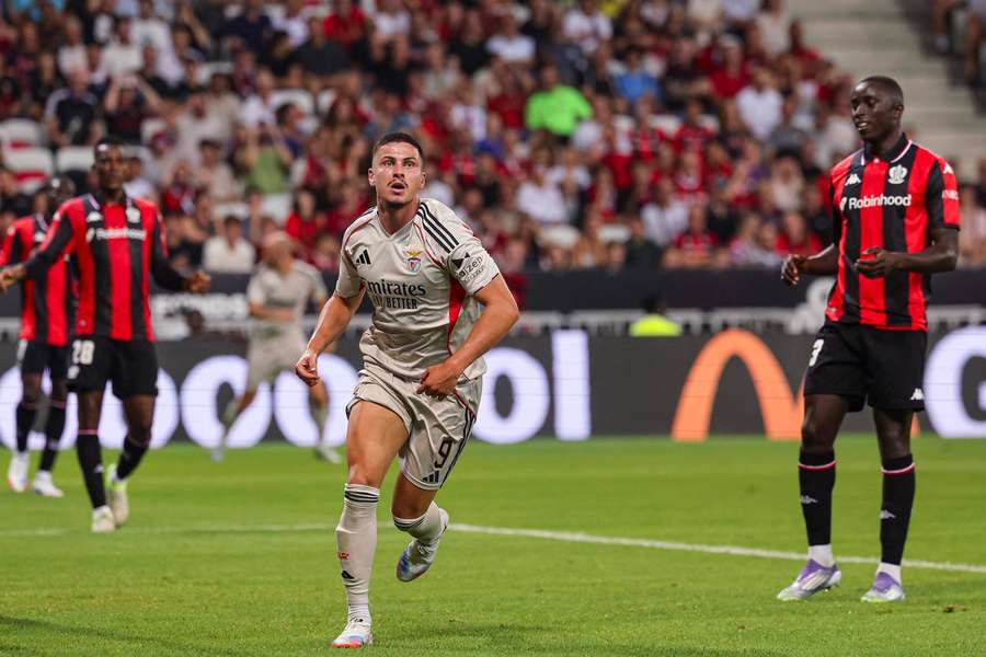 Ivanovic marcou na estreia pelo Benfica