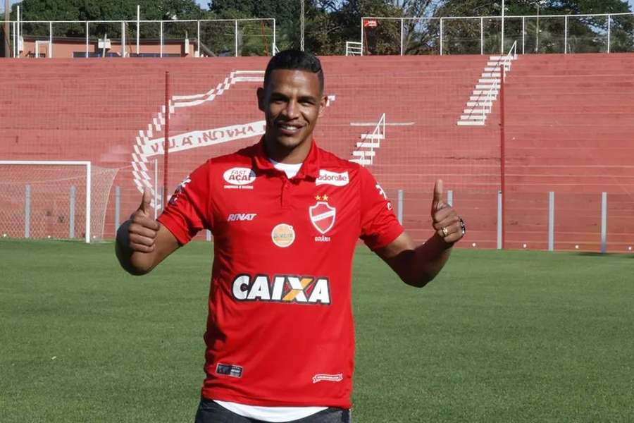 Fernando começou a jogar no Vila Nova