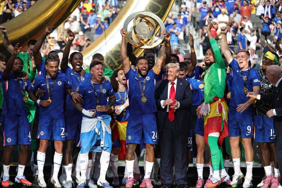 Donald Trump razem z piłkarzami Chelsea po KMŚ Donald Trump razem z piłkarzami Chelsea po KMŚ