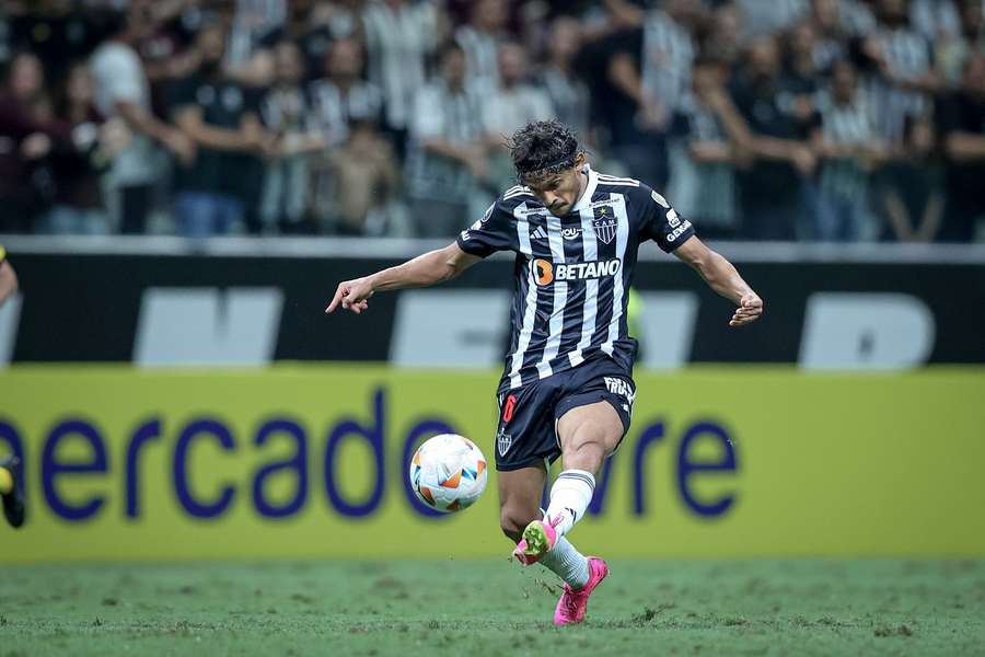 Gustavo Scarpa foi o melhor em campo na vitória sobre o Peñarol