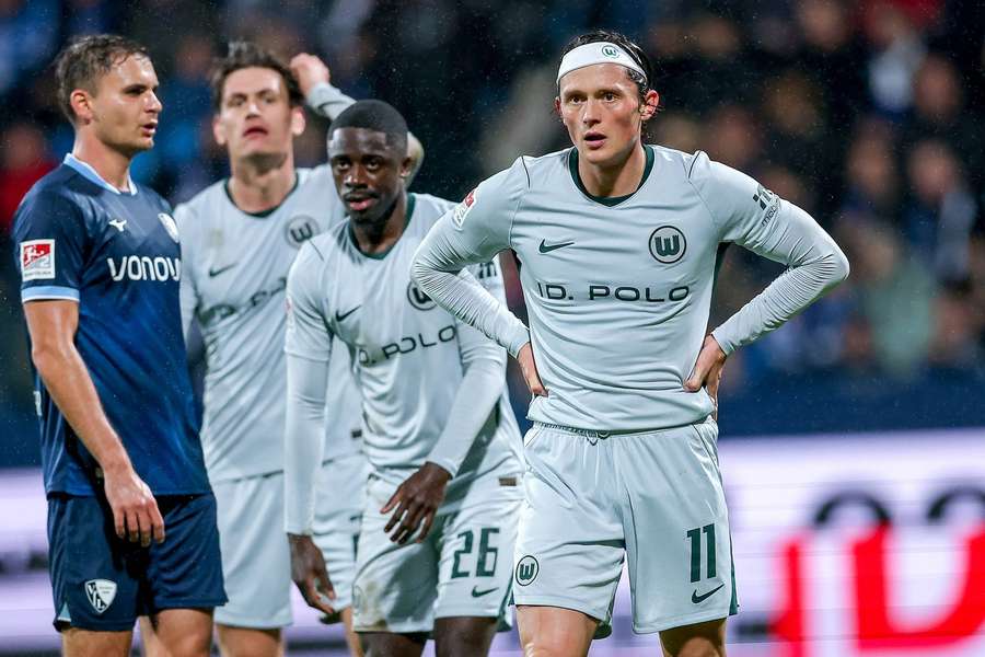 Fabian Reese (r.) und der VfL Wolfsburg mussten sich in Bochum mit einem Punkt begnügen. Fabian Reese (r.) und der VfL Wolfsburg mussten sich in Bochum mit einem Punkt begnügen.