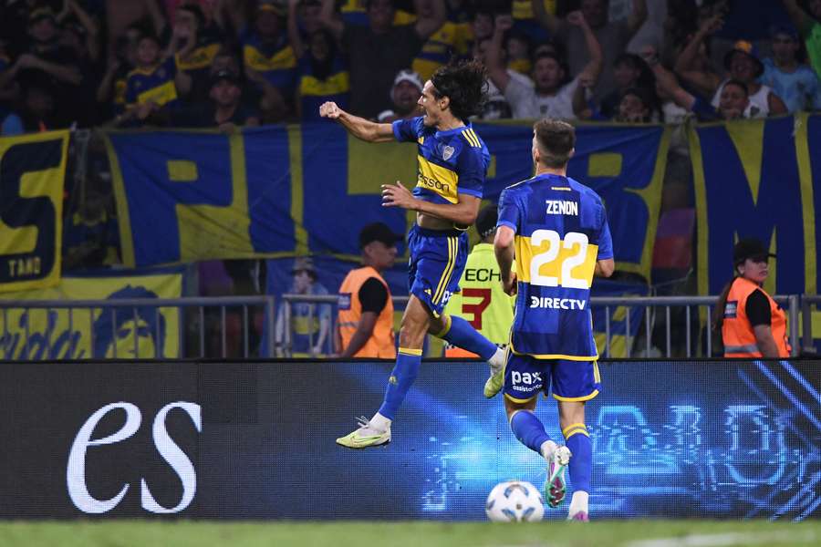 Edison Cavani celebrează marcarea golului pentru Boca Juniors