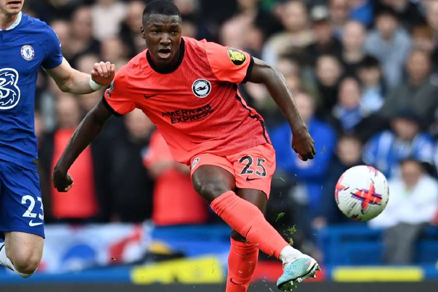 Moises Caicedo in actie tegen zijn nieuwe club