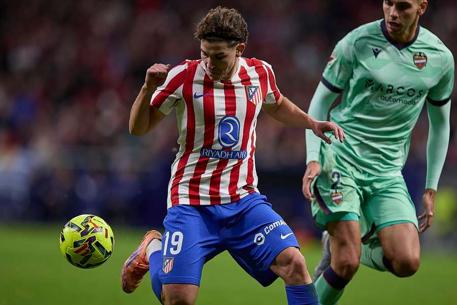 Alvarez addresses Barcelona links as Lewandowski’s replacement Alvarez addresses Barcelona links as Lewandowski’s replacement