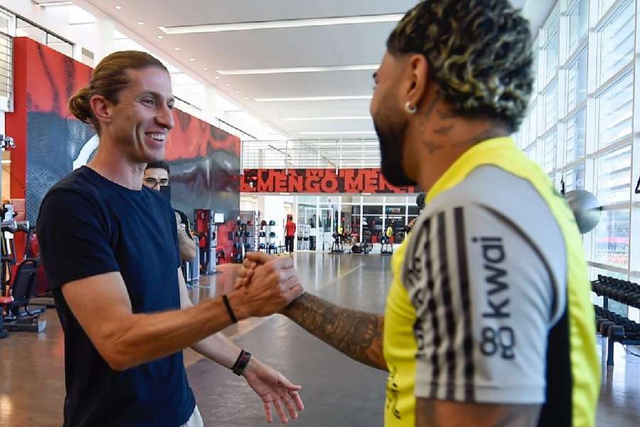 Filipe Luís encontra Gabriel Barbosa no Ninho do Urubu 