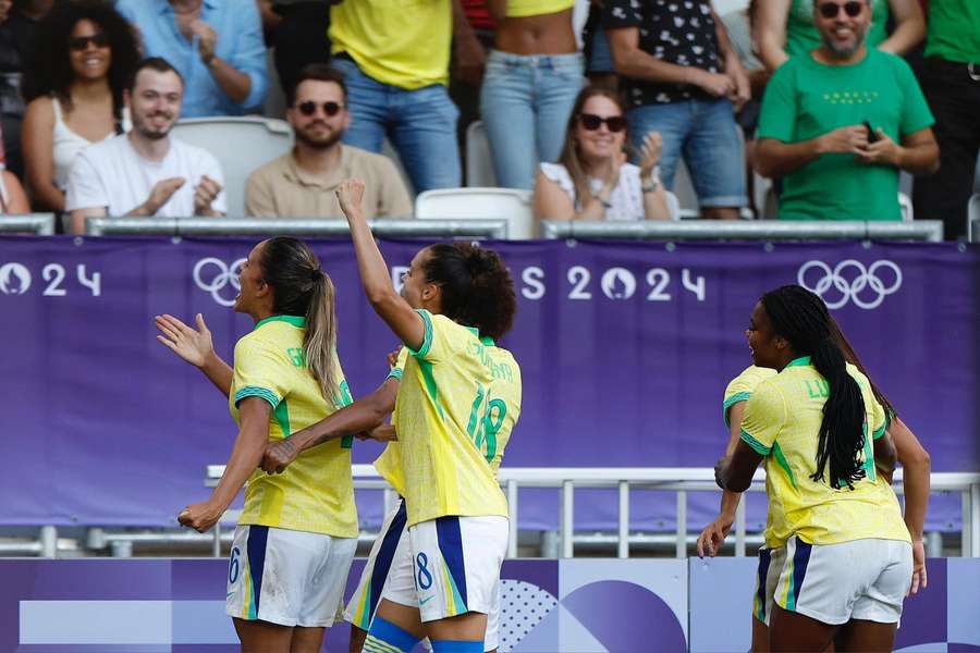 Gabi Nunes vibra com primeiro gol do Brasil em Paris 2024