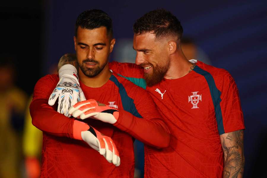 José Sá abraçado a Diogo Costa José Sá abraçado a Diogo Costa