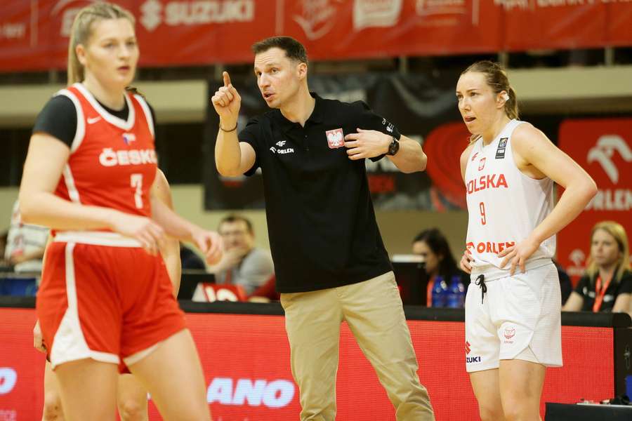 Trener polskich koszykarek: ciągle budujemy reprezentację
