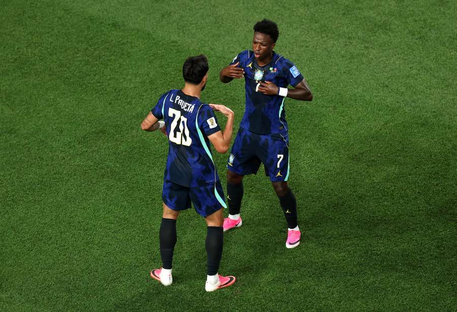 Lucas Paquetá e Vini Jr. dançam após gol da Seleção sobre o Haiti Lucas Paquetá e Vini Jr. dançam após gol da Seleção sobre o Haiti