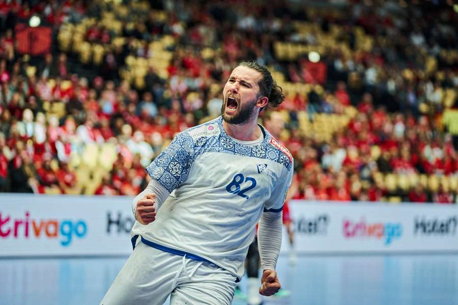 Luís Frade em ação no Campeonato da Europa Luís Frade em ação no Campeonato da Europa