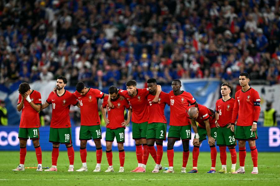 Os jogadores de Portugal no momento dos penáltis com a França