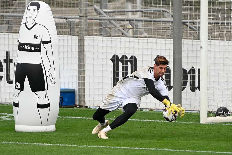 Courtois sigue entrenando con normalidad y apunta a titular este sábado contra el Sevilla