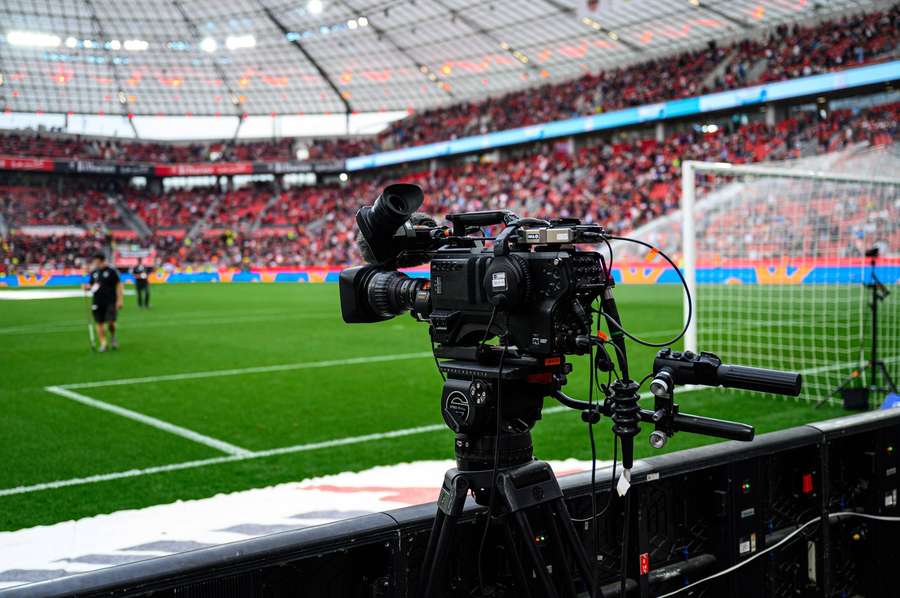 Cine transmite la TV FCSB - Auda Cine transmite la TV FCSB - Auda