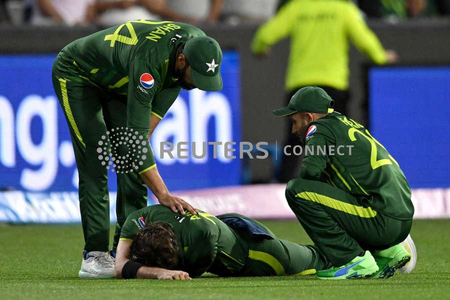Imran, Sharif shower praise on 'brave' Pakistan after World Cup heartbreak