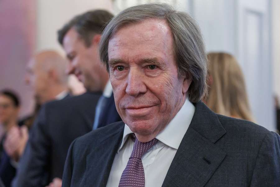 Günter Netzer hat sich kritisch über Uli Hoeneß Einmischungen beim FC Bayern geäußert.